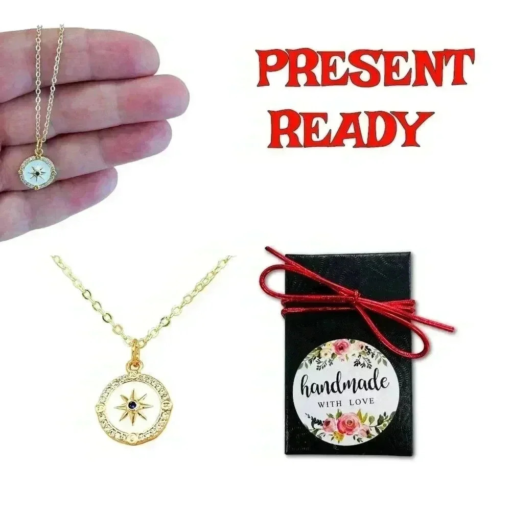 Gold compass necklace, dainty minimalist jewelry - Picture 3 of 10